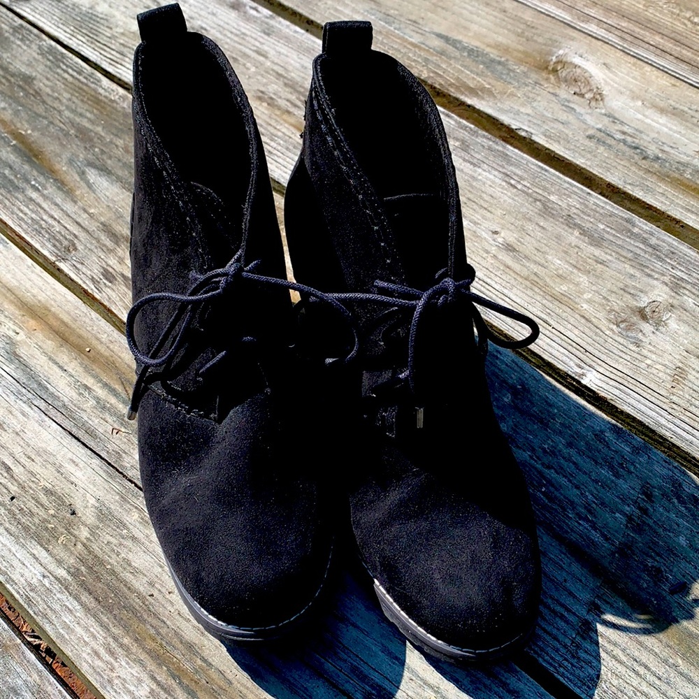 Lace up leather look bootie